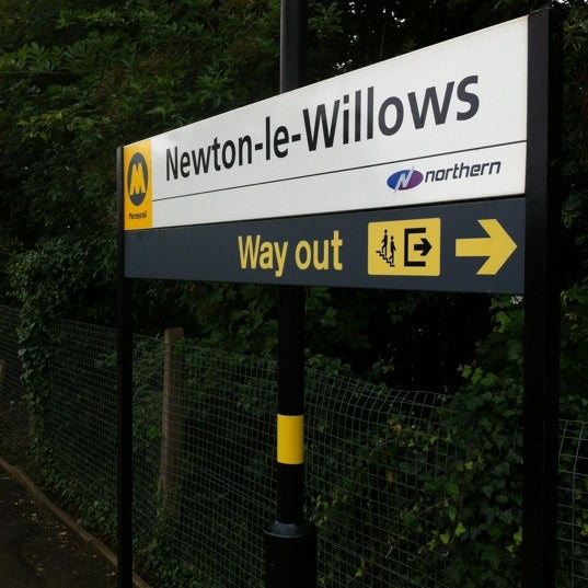 case-study-newton-le-willows-network-rail-signage-2