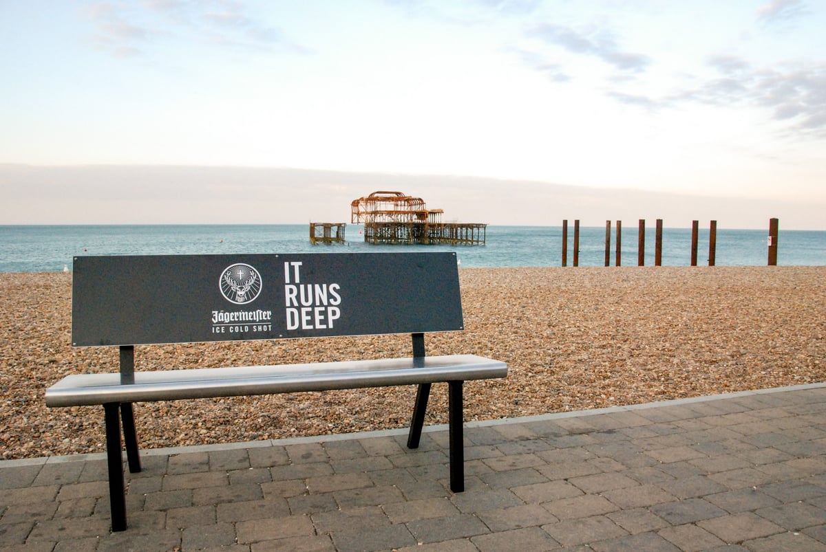 case-study-street-furniture-from-dragon-bench-on-brighton-seafront-4