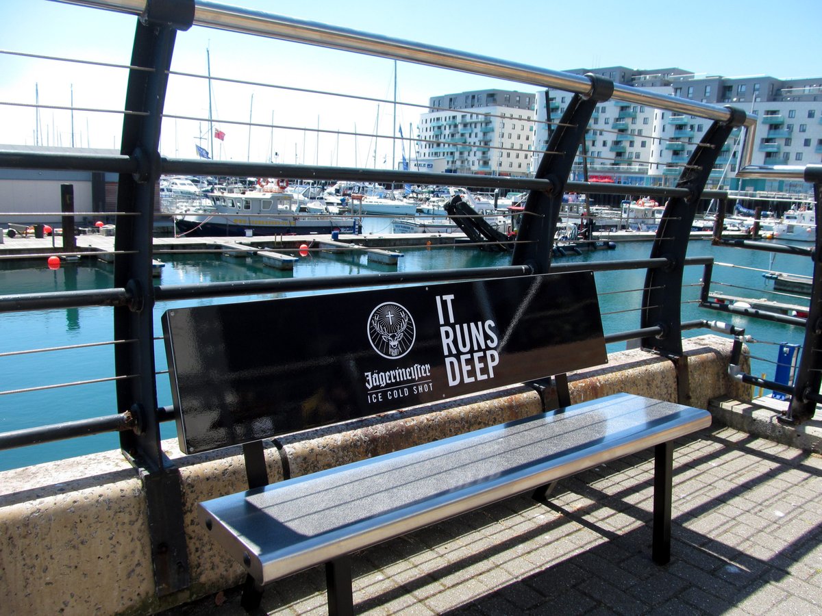 case-study-street-furniture-from-dragon-bench-on-brighton-seafront-5